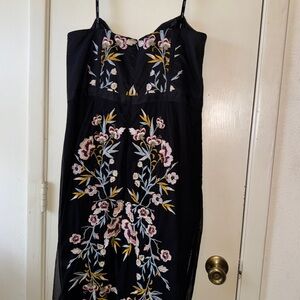 Chic Black Floral Embroidered Midi Dress